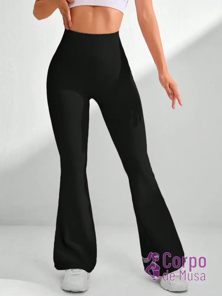 Legging Flare Cintura Alta Textura Canelada Estilo Fitness Legging Flare Cintura Alta Textura Canelada Estilo Fitness