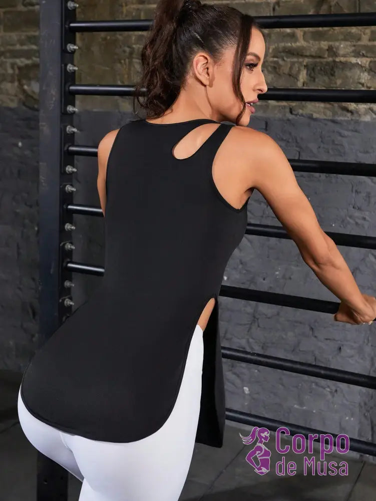 Regata Alongada Com Laterais Vazadas Estilo Treino Preto / PP Regata Alongada Com Laterais Vazadas Estilo Treino