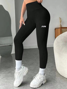 Legging Cintura Alta Com Detalhe Bordado Estilo Fitness
