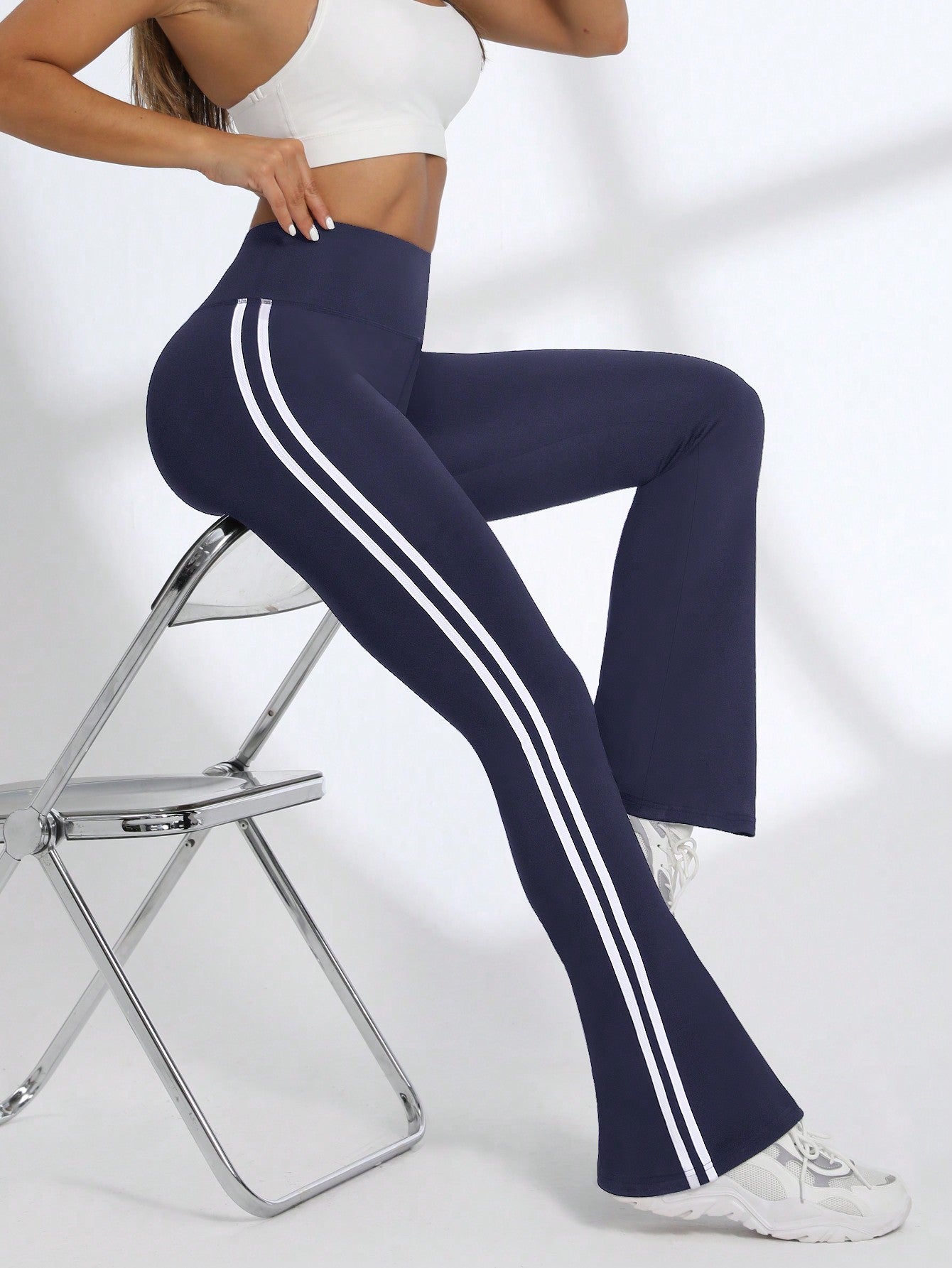 Legging Flare Cintura Alta Com Faixas Laterais Estilo Fitness