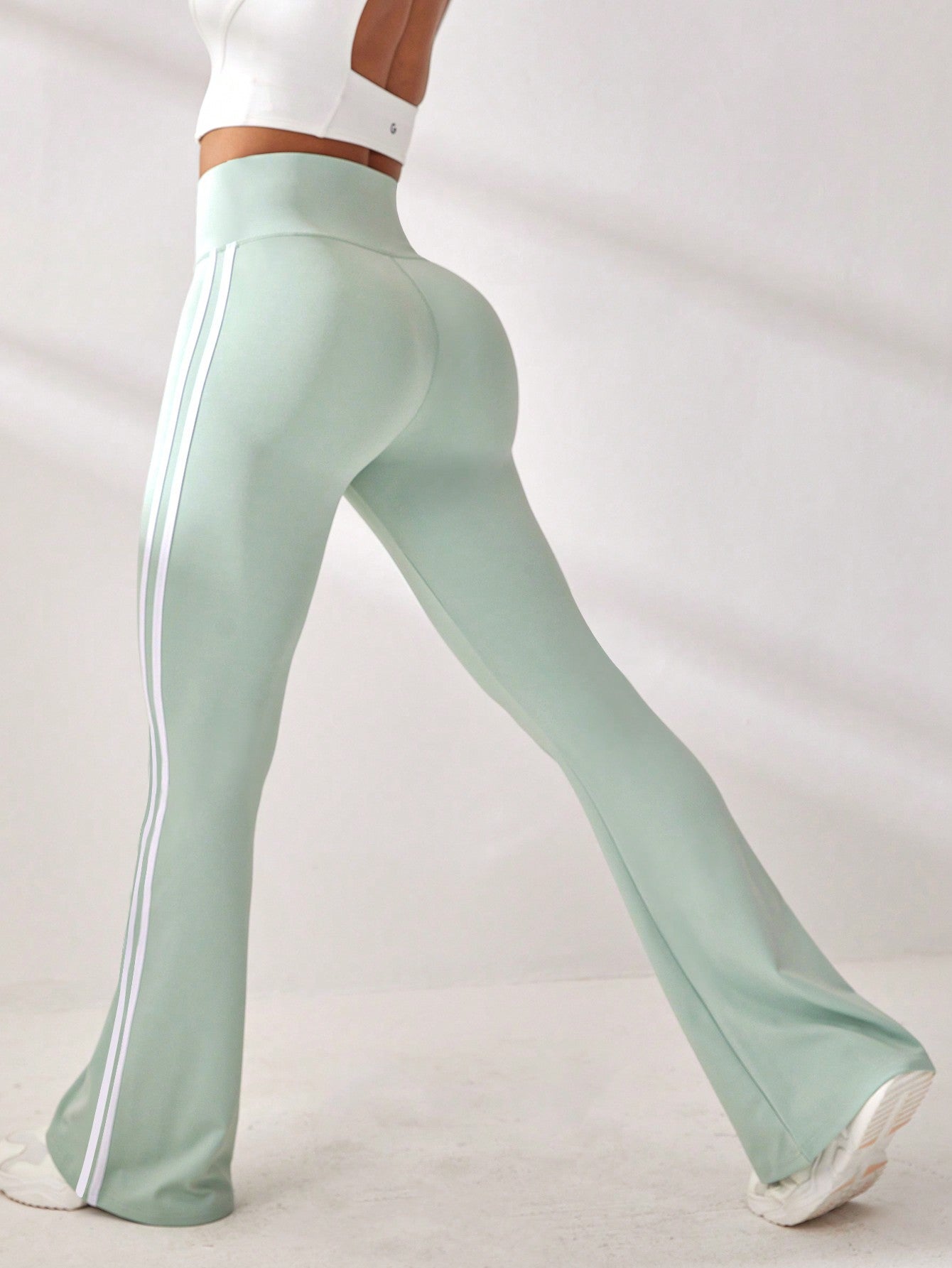 Legging Flare Cintura Alta Com Faixas Laterais Estilo Fitness