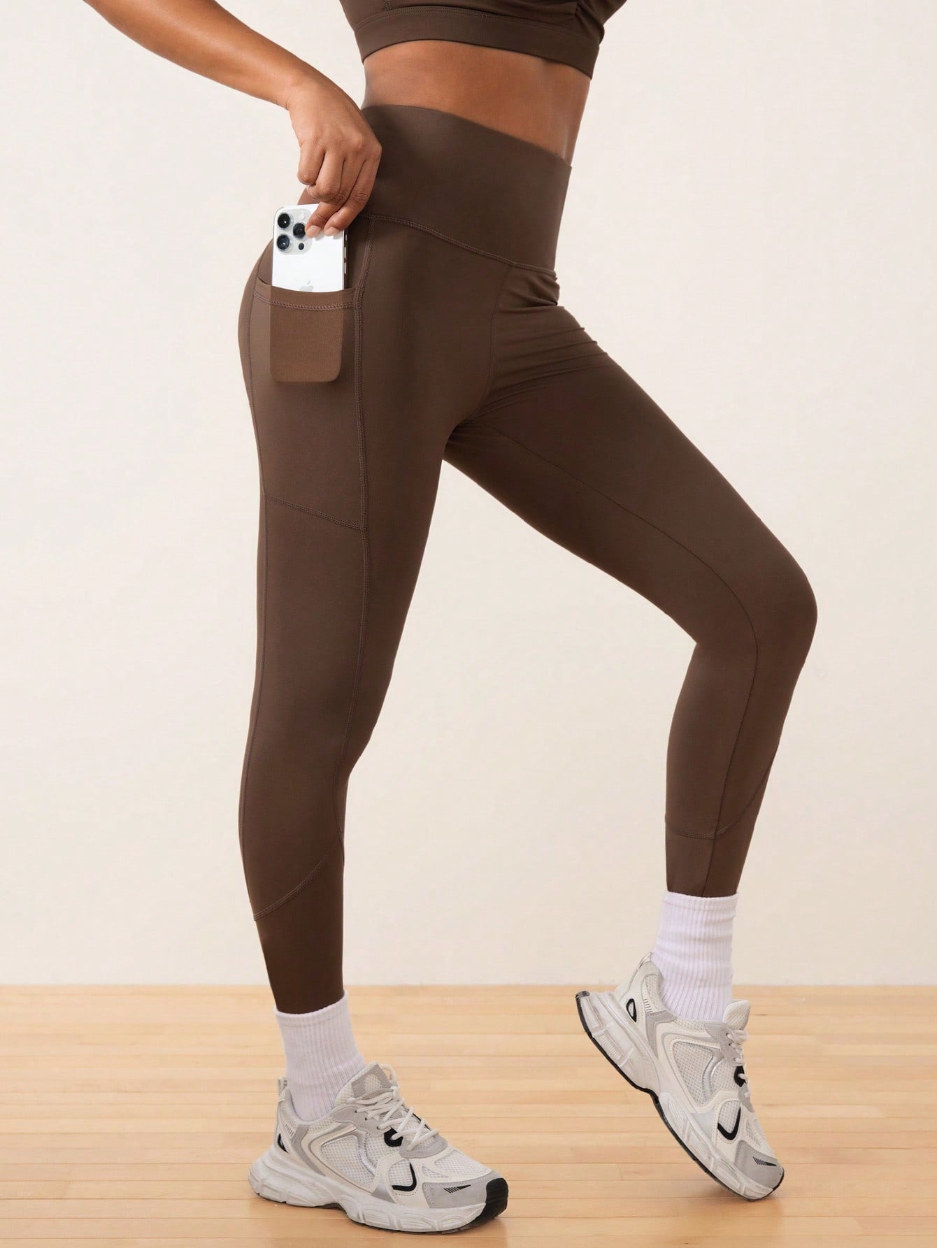 Legging Cintura Alta Com Bolso Lateral Estilo Fitness