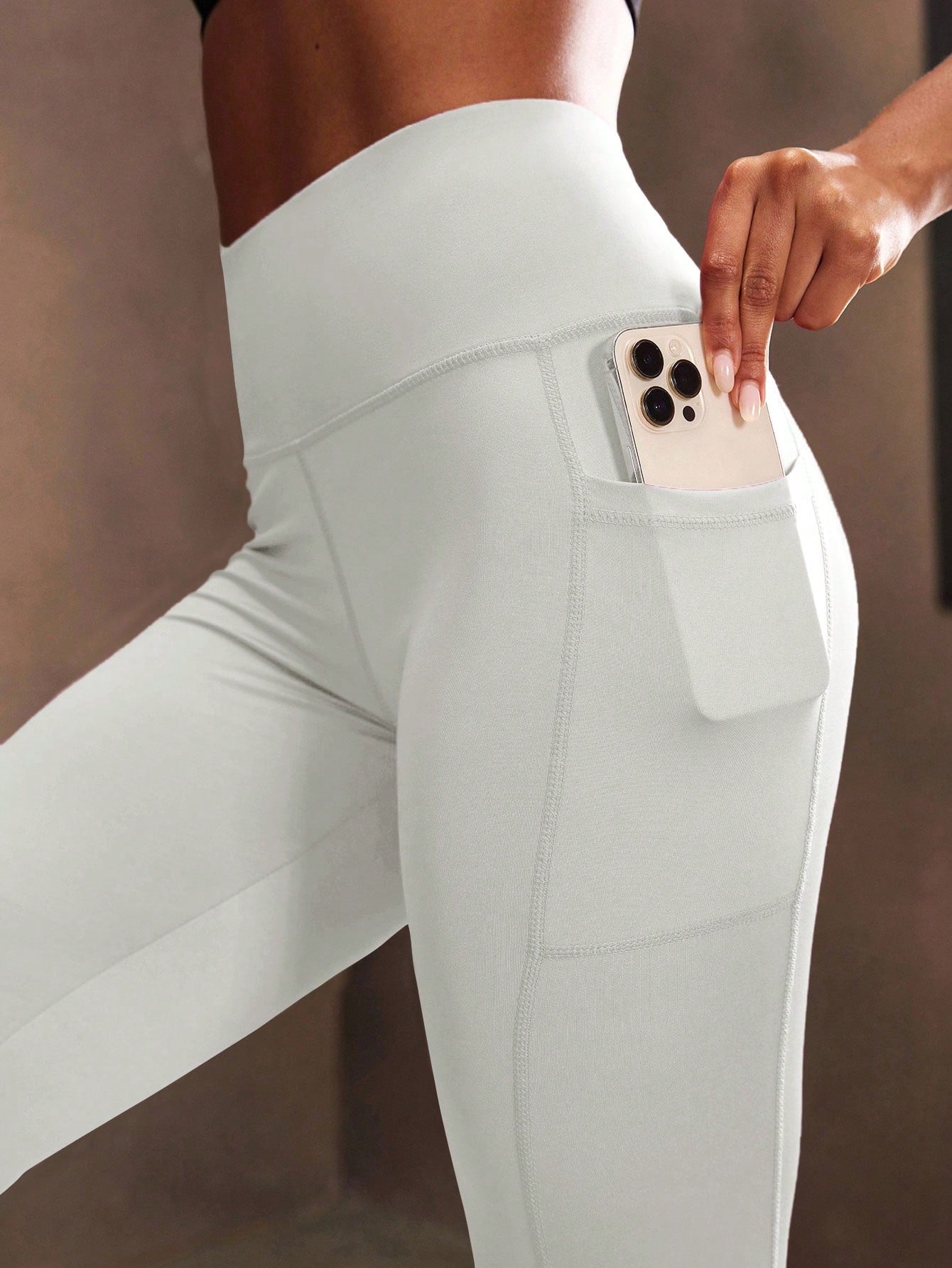 Legging Cintura Alta Com Bolso Lateral Estilo Fitness