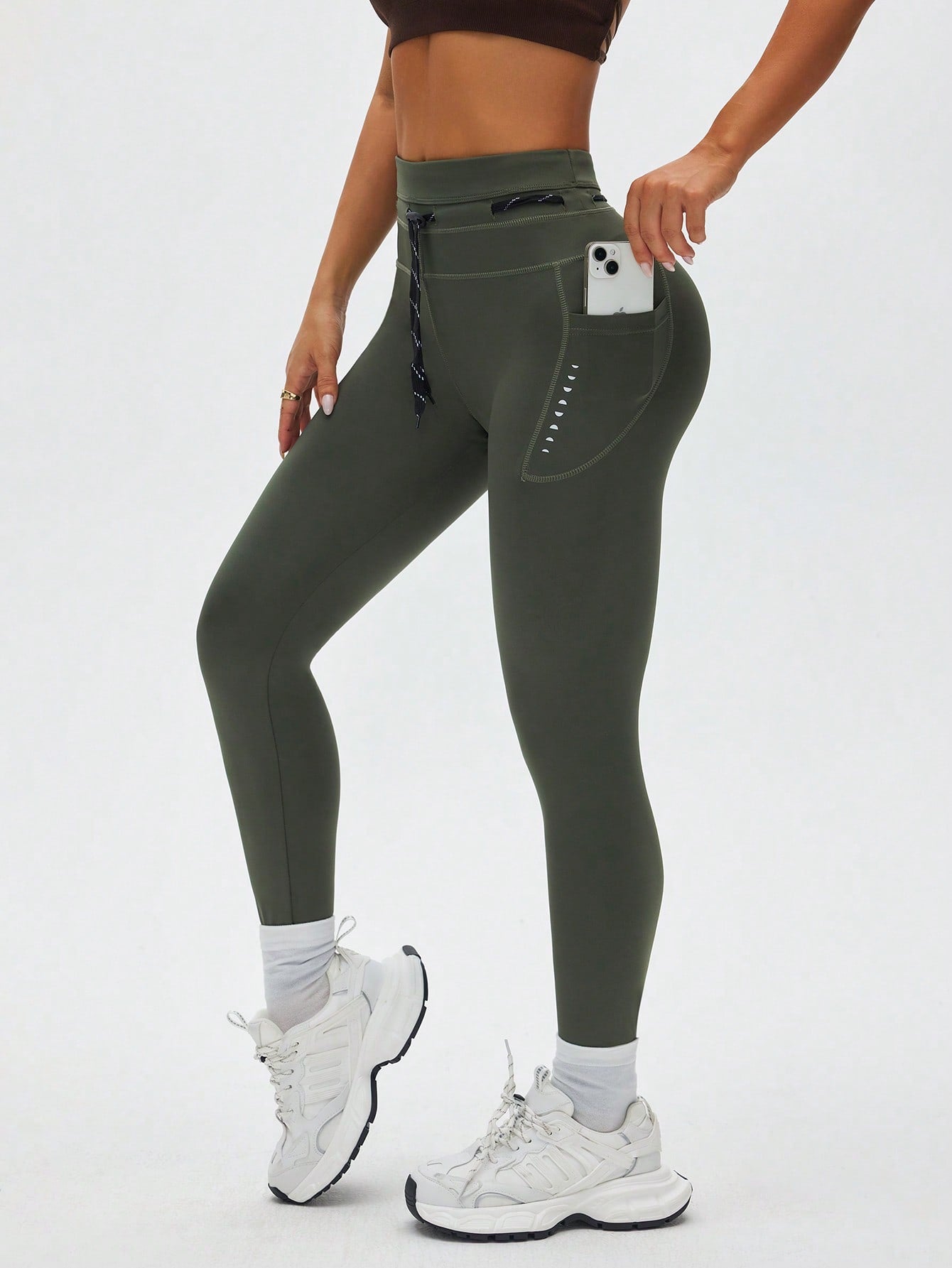 Legging Cintura Alta Com Bolso Lateral E Detalhe Estilo Fitness