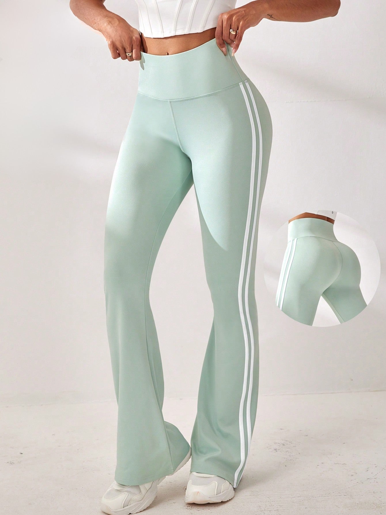 Legging Flare Cintura Alta Com Faixas Laterais Estilo Fitness