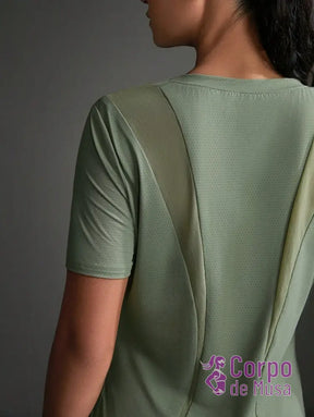 Camiseta Alongada Com Painel Respirável Estilo Running Camiseta Alongada Com Painel Respirável Estilo Running