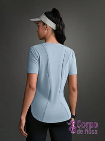 Camiseta Alongada Com Painel Respirável Estilo Running Azul Bebê / PP Camiseta Alongada Com Painel Respirável Estilo