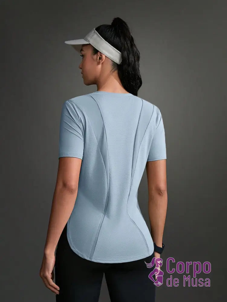 Camiseta Alongada Com Painel Respirável Estilo Running Azul Bebê / PP Camiseta Alongada Com Painel Respirável Estilo