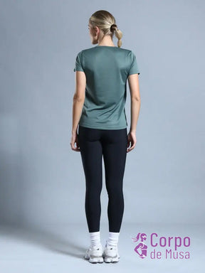 Camiseta Dry Fit Leve Com Tecido Respirável Camiseta Dry Fit Leve Com Tecido Respirável