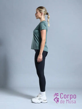 Camiseta Dry Fit Leve Com Tecido Respirável Camiseta Dry Fit Leve Com Tecido Respirável