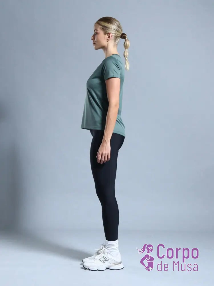 Camiseta Dry Fit Leve Com Tecido Respirável Camiseta Dry Fit Leve Com Tecido Respirável