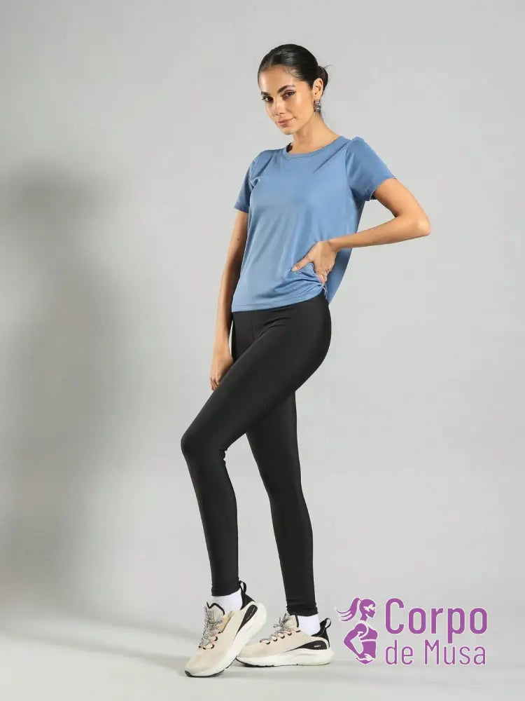 Camiseta Dry Fit Leve Com Tecido Respirável Camiseta Dry Fit Leve Com Tecido Respirável