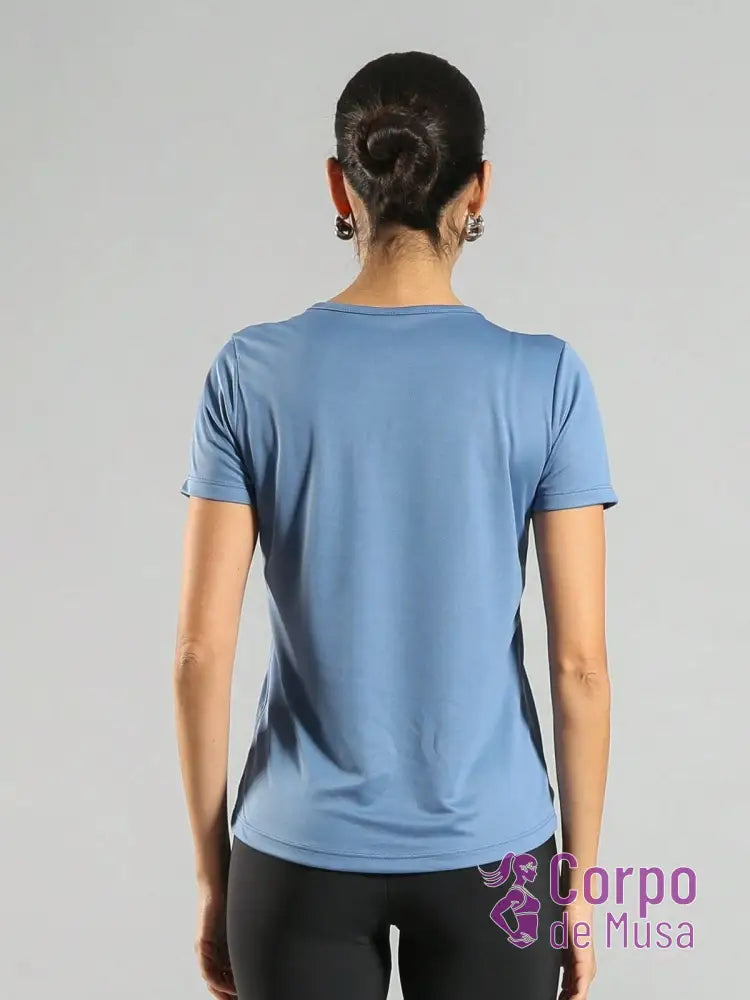 Camiseta Dry Fit Leve Com Tecido Respirável Camiseta Dry Fit Leve Com Tecido Respirável