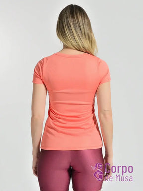 Camiseta Dry Fit Leve Com Tecido Respirável Camiseta Dry Fit Leve Com Tecido Respirável