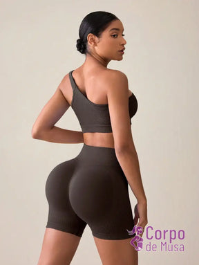 Conjunto Top Assimétrico e Short Cós Alto Canelado Fitness Conjunto Top Assimétrico e Short Cós Alto Canelado Fitness
