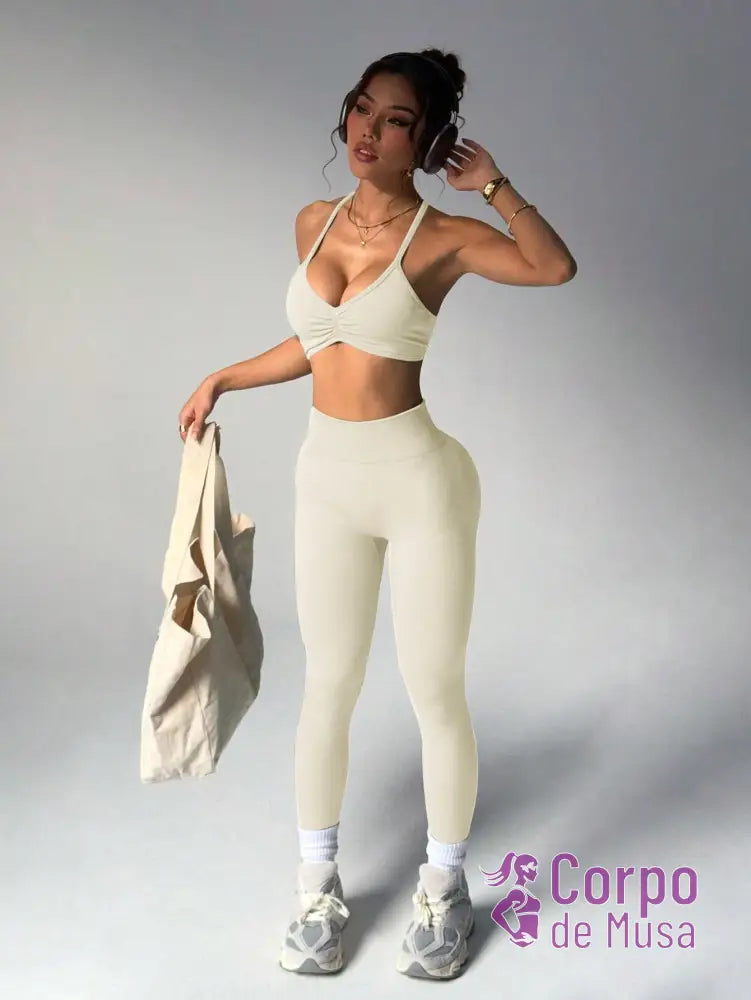 Conjunto Top e Legging Cós Alto Sem Costura Detalhe Cruzado Conjunto Top e Legging Cós Alto Sem Costura Detalhe Cruzado