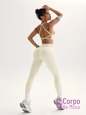 Conjunto Top e Legging Cós Alto Sem Costura Detalhe Cruzado Conjunto Top e Legging Cós Alto Sem Costura Detalhe Cruzado