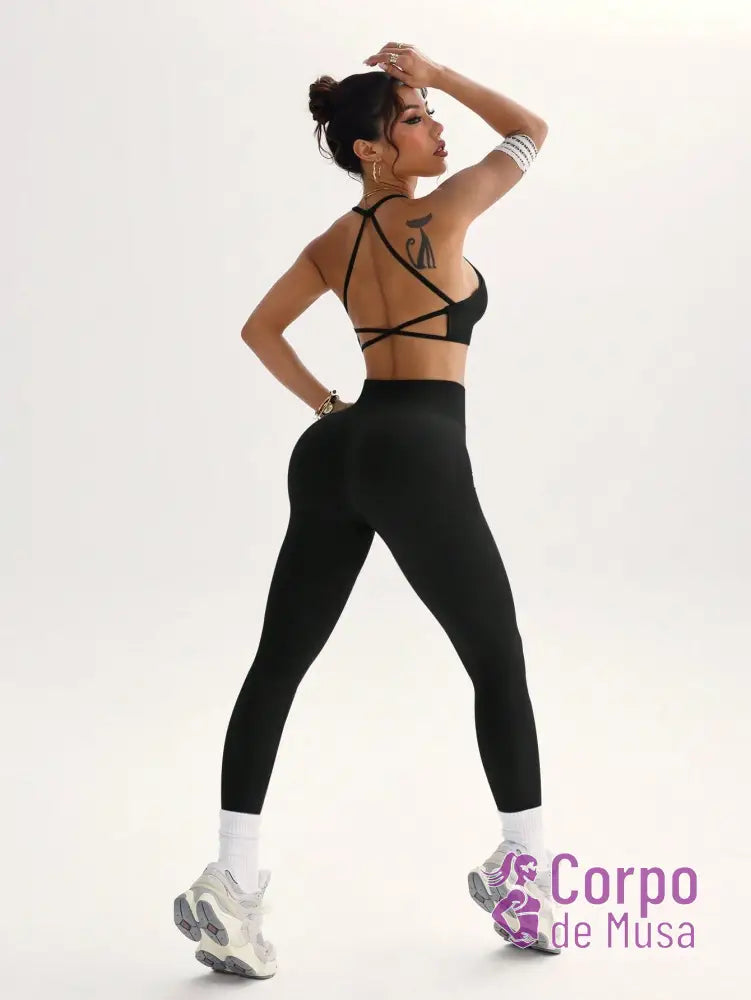 Conjunto Top e Legging Cós Alto Sem Costura Detalhe Cruzado Conjunto Top e Legging Cós Alto Sem Costura Detalhe Cruzado