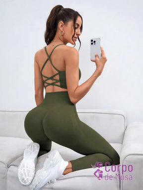 Conjunto Top e Legging Sem Costura Cós Alto Detalhe Cruzado Verde / PP Conjunto Top e Legging Sem Costura Cós Alto