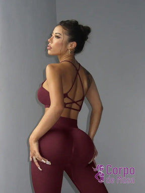 Conjunto Top e Legging Sem Costura Detalhe Cruzado Fitness Conjunto Top e Legging Sem Costura Detalhe Cruzado Fitness