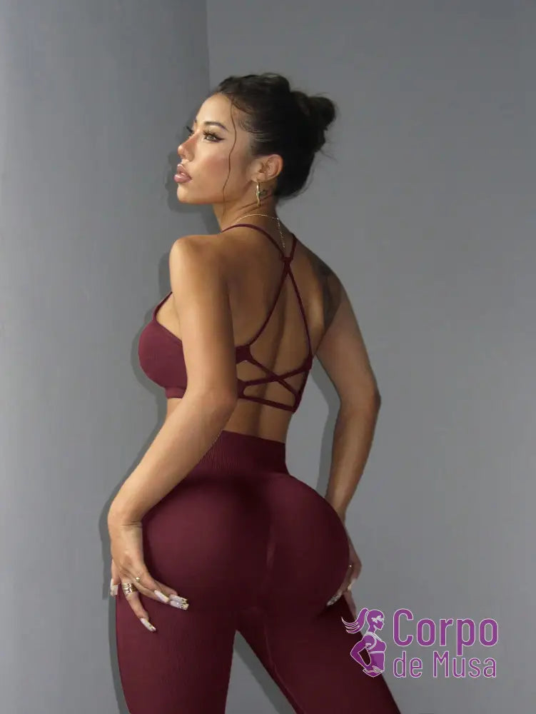 Conjunto Top e Legging Sem Costura Detalhe Cruzado Fitness Conjunto Top e Legging Sem Costura Detalhe Cruzado Fitness