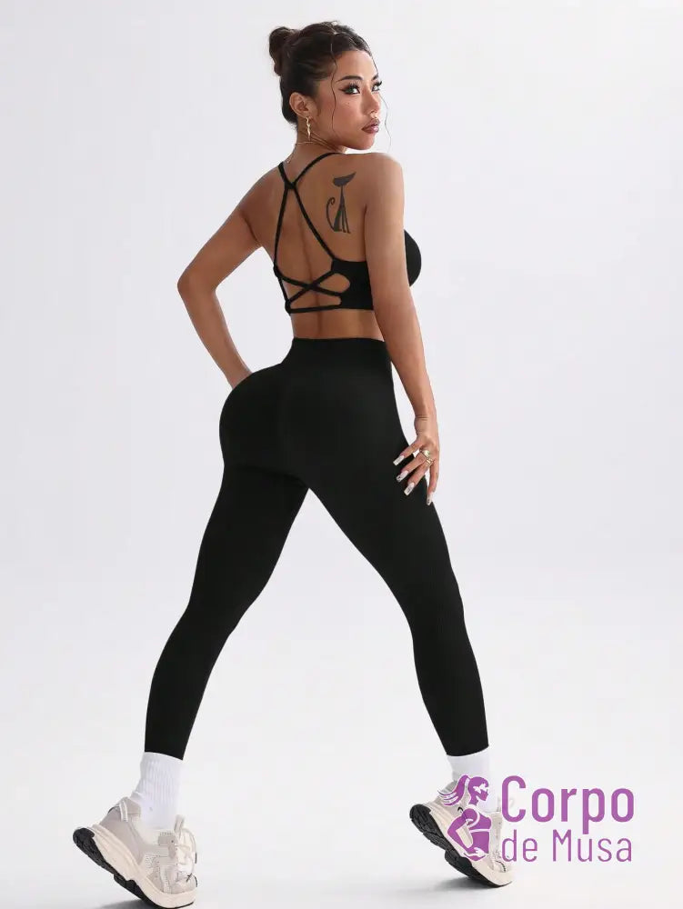 Conjunto Top e Legging Sem Costura Detalhe Cruzado Fitness Conjunto Top e Legging Sem Costura Detalhe Cruzado Fitness