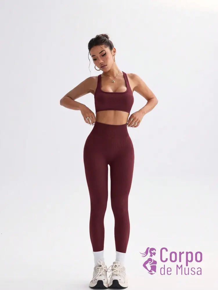 Conjunto Top e Legging Sem Costura Detalhe Cruzado Fitness Conjunto Top e Legging Sem Costura Detalhe Cruzado Fitness