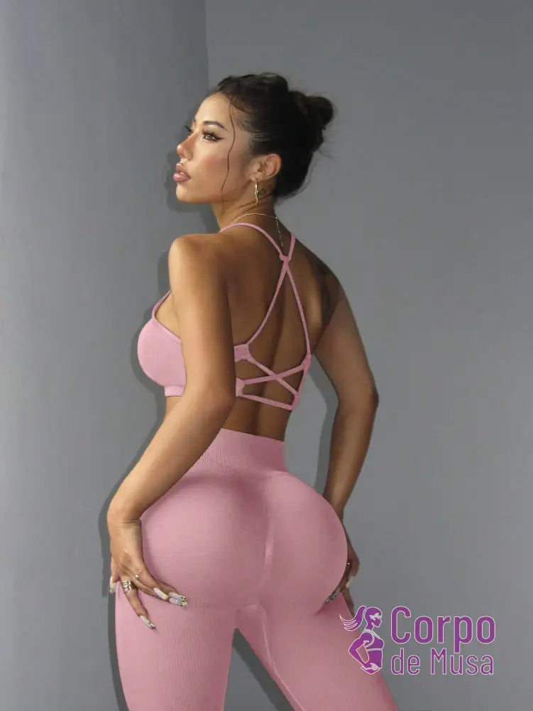 Conjunto Top e Legging Sem Costura Detalhe Cruzado Fitness Conjunto Top e Legging Sem Costura Detalhe Cruzado Fitness