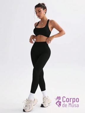 Conjunto Top e Legging Sem Costura Detalhe Cruzado Fitness Conjunto Top e Legging Sem Costura Detalhe Cruzado Fitness