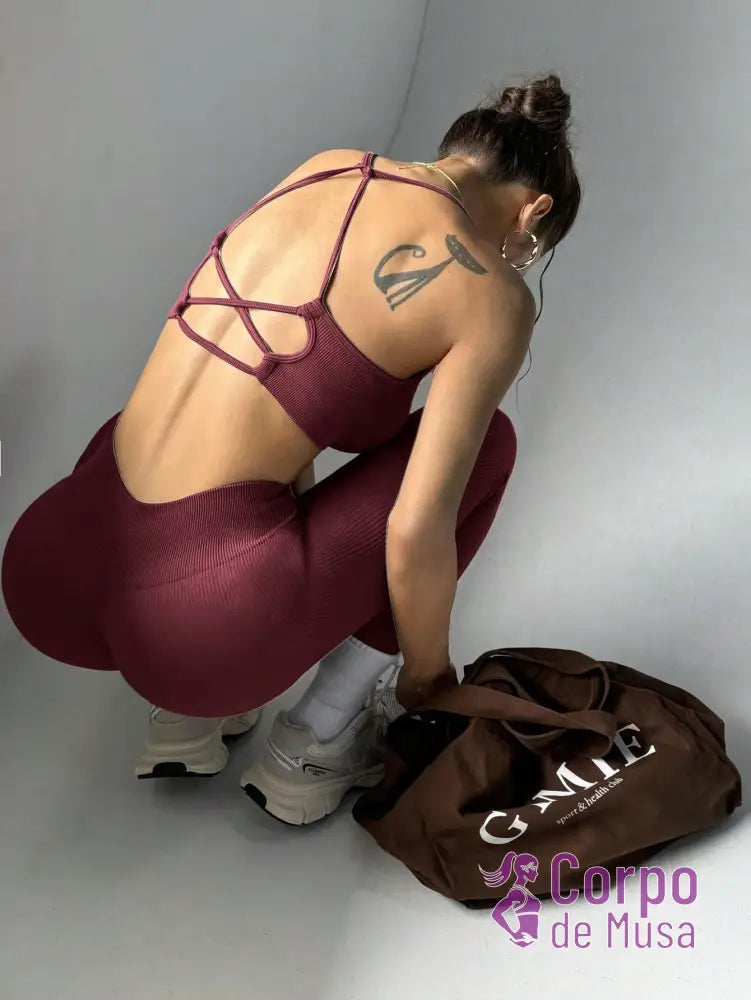 Conjunto Top e Legging Sem Costura Detalhe Cruzado Fitness Vinho / PP Conjunto Top e Legging Sem Costura Detalhe