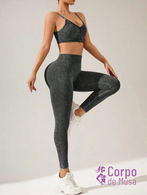 Conjunto Top e Legging Sem Costura Detalhe Scrunch Fitness Conjunto Top e Legging Sem Costura Detalhe Scrunch Fitness
