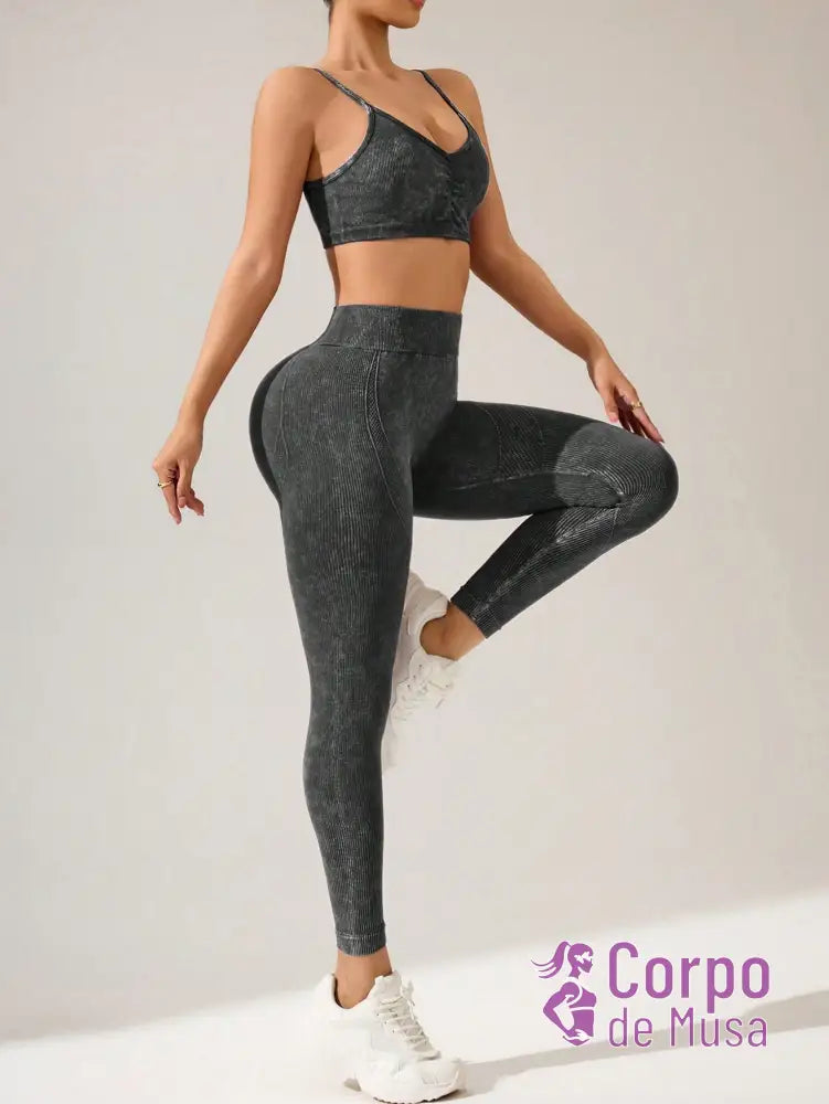 Conjunto Top e Legging Sem Costura Detalhe Scrunch Fitness Conjunto Top e Legging Sem Costura Detalhe Scrunch Fitness