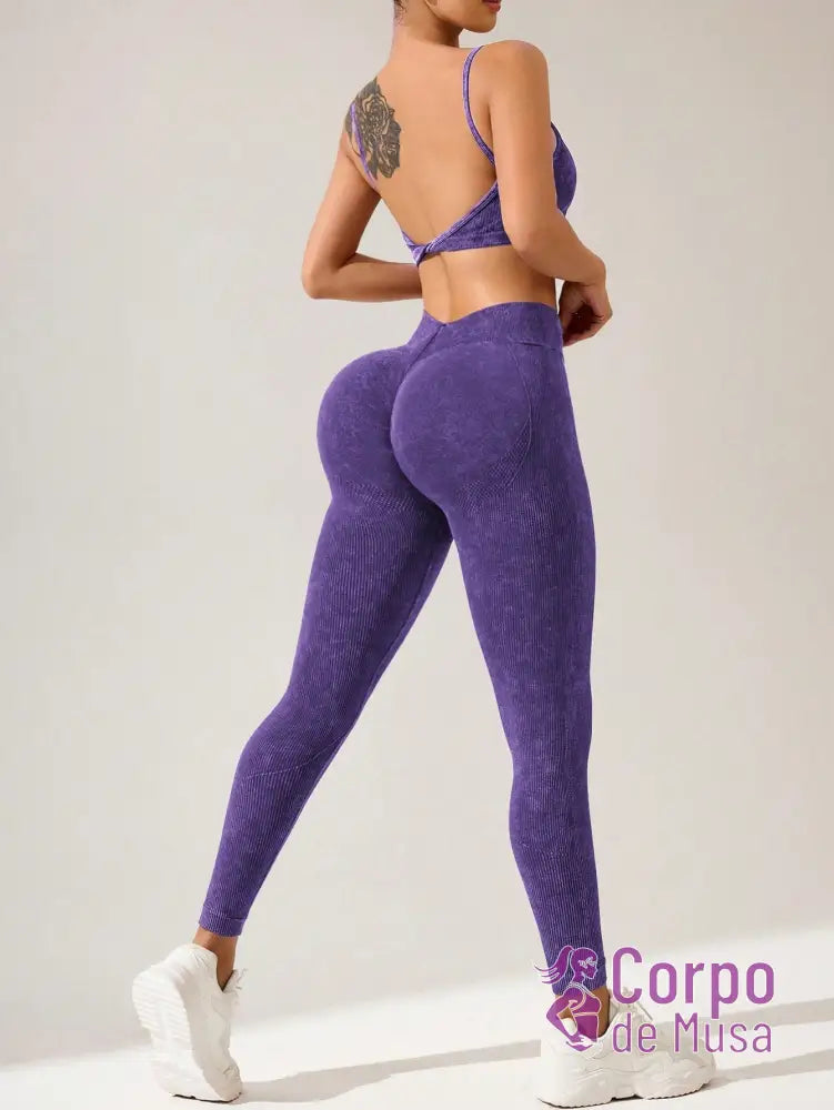 Conjunto Top e Legging Sem Costura Detalhe Scrunch Fitness Conjunto Top e Legging Sem Costura Detalhe Scrunch Fitness