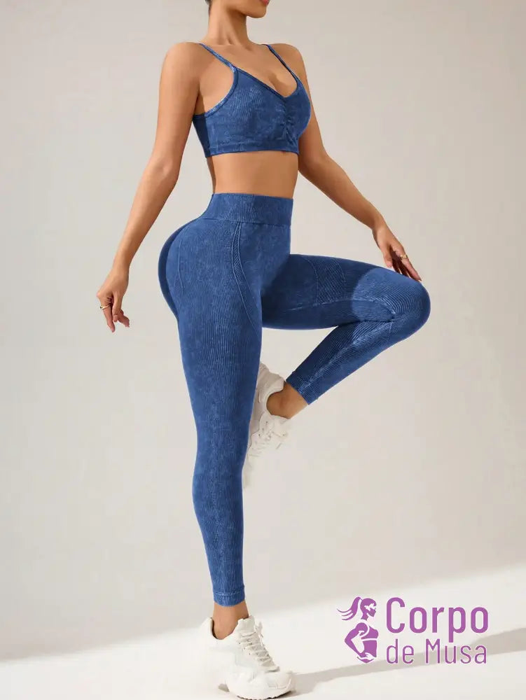 Conjunto Top e Legging Sem Costura Detalhe Scrunch Fitness Conjunto Top e Legging Sem Costura Detalhe Scrunch Fitness