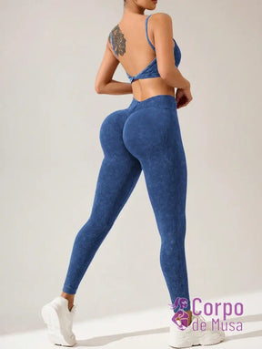Conjunto Top e Legging Sem Costura Detalhe Scrunch Fitness Conjunto Top e Legging Sem Costura Detalhe Scrunch Fitness