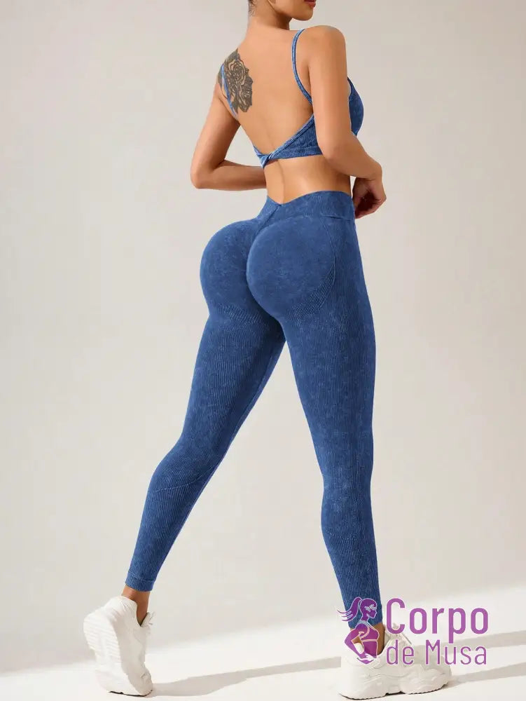 Conjunto Top e Legging Sem Costura Detalhe Scrunch Fitness Conjunto Top e Legging Sem Costura Detalhe Scrunch Fitness