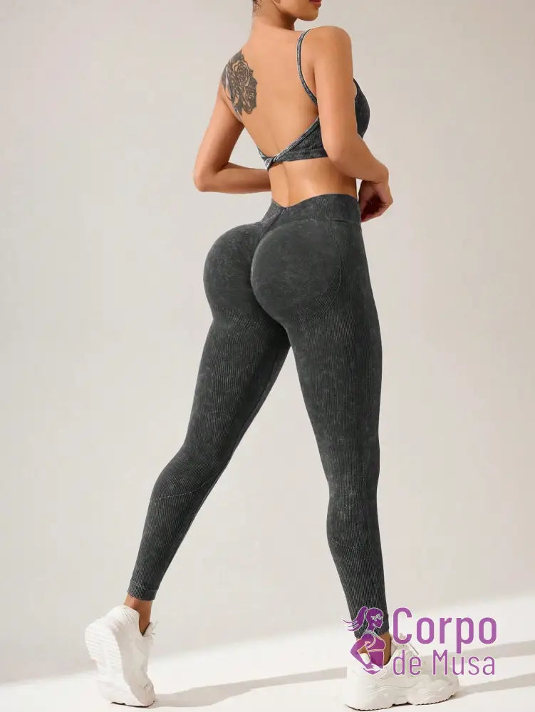 Conjunto Top e Legging Sem Costura Detalhe Scrunch Fitness Conjunto Top e Legging Sem Costura Detalhe Scrunch Fitness