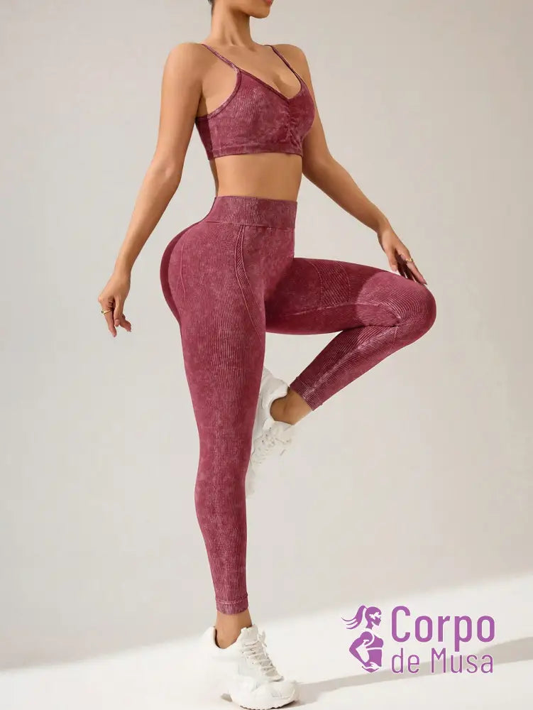 Conjunto Top e Legging Sem Costura Detalhe Scrunch Fitness Conjunto Top e Legging Sem Costura Detalhe Scrunch Fitness