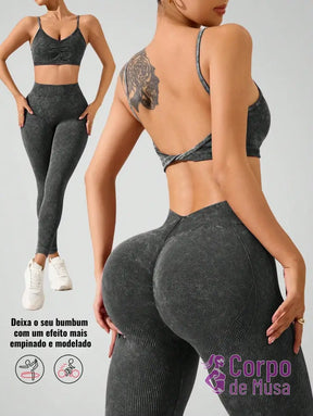 Conjunto Top e Legging Sem Costura Detalhe Scrunch Fitness Preto / PP Conjunto Top e Legging Sem Costura Detalhe