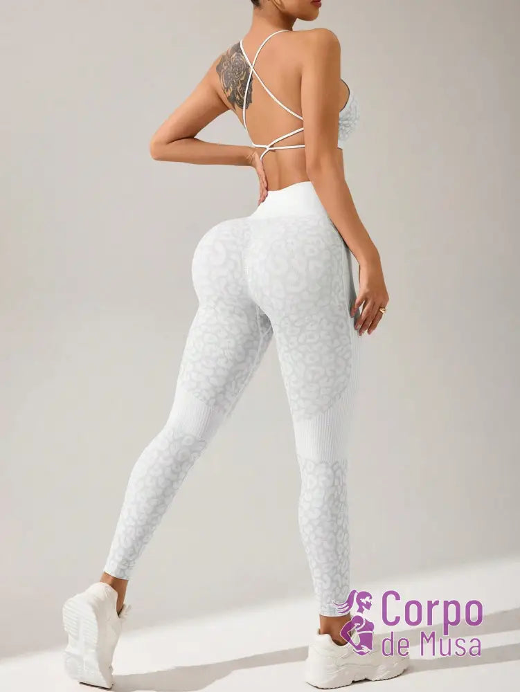 Conjunto Top e Legging Sem Costura Estilo Animal Print Fitness Conjunto Top e Legging Sem Costura Estilo Animal Print