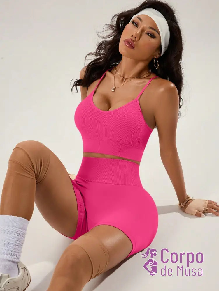 Conjunto Top e Short Sem Costura Detalhe Cruzado Ruched Conjunto Top e Short Sem Costura Detalhe Cruzado Ruched