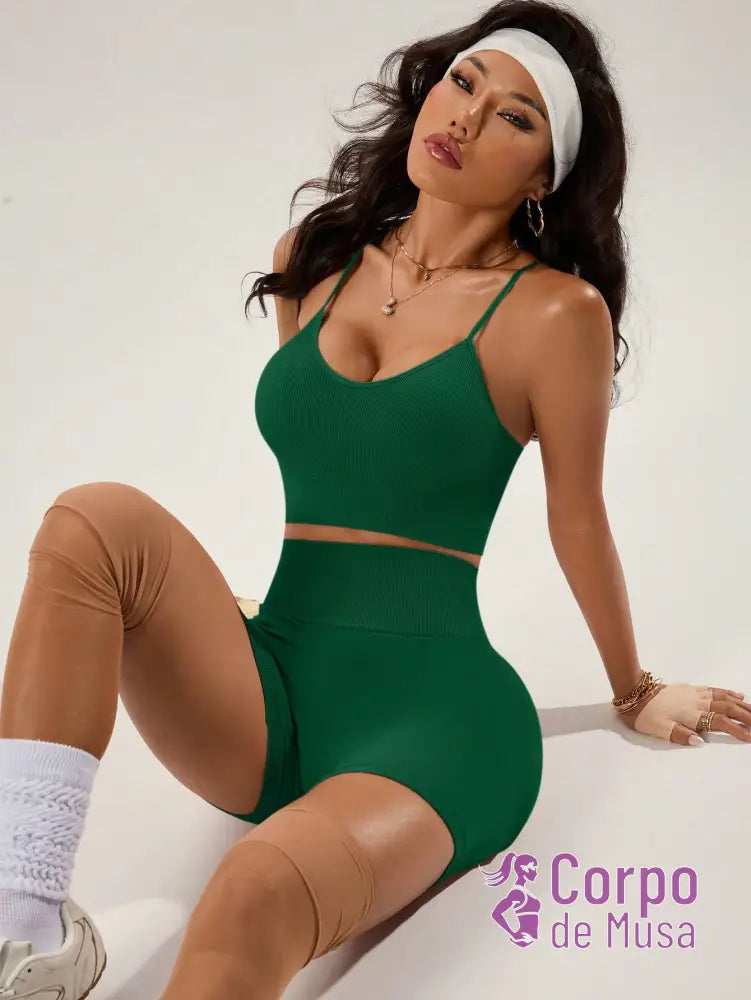 Conjunto Top e Short Sem Costura Detalhe Cruzado Ruched Conjunto Top e Short Sem Costura Detalhe Cruzado Ruched