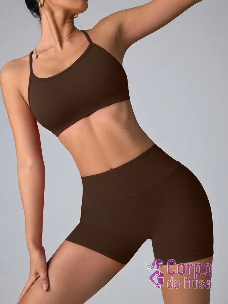Conjunto Top e Short Sem Costura Detalhe Scrunch Y Estilo Fitness Conjunto Top e Short Sem Costura Detalhe Scrunch Y