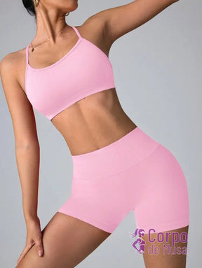 Conjunto Top e Short Sem Costura Detalhe Scrunch Y Estilo Fitness Conjunto Top e Short Sem Costura Detalhe Scrunch Y