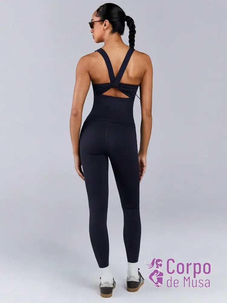 Conjunto Yoga Alças Cruzadas Com Recorte Anatômico Conjunto Yoga Alças Cruzadas Com Recorte Anatômico