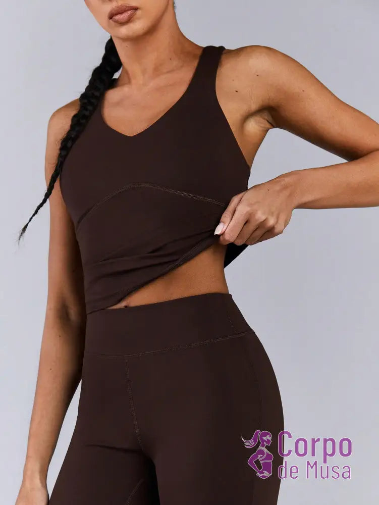 Conjunto Yoga Alças Cruzadas Com Recorte Anatômico Conjunto Yoga Alças Cruzadas Com Recorte Anatômico