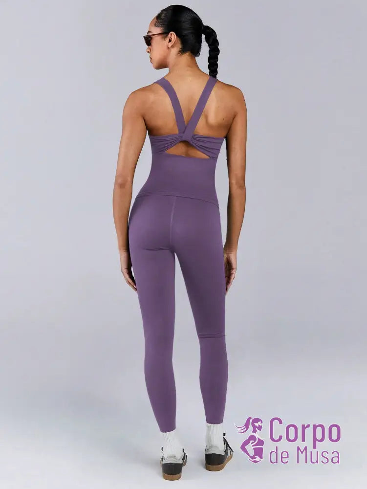 Conjunto Yoga Alças Cruzadas Com Recorte Anatômico Conjunto Yoga Alças Cruzadas Com Recorte Anatômico