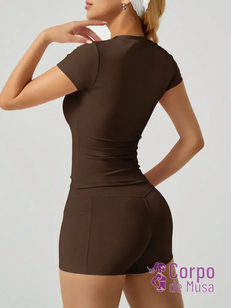 Conjunto Yoga Blusa E Shorts Com Cintura Alta Estilo Studio Conjunto Yoga Blusa E Shorts Com Cintura Alta Estilo Studio