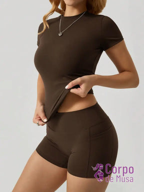 Conjunto Yoga Blusa E Shorts Com Cintura Alta Estilo Studio Castanho / PP Conjunto Yoga Blusa E Shorts Com Cintura Alta