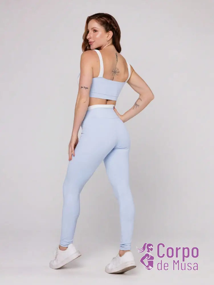 Conjunto Yoga Top E Legging Com Recorte Anatômico Conjunto Yoga Top E Legging Com Recorte Anatômico